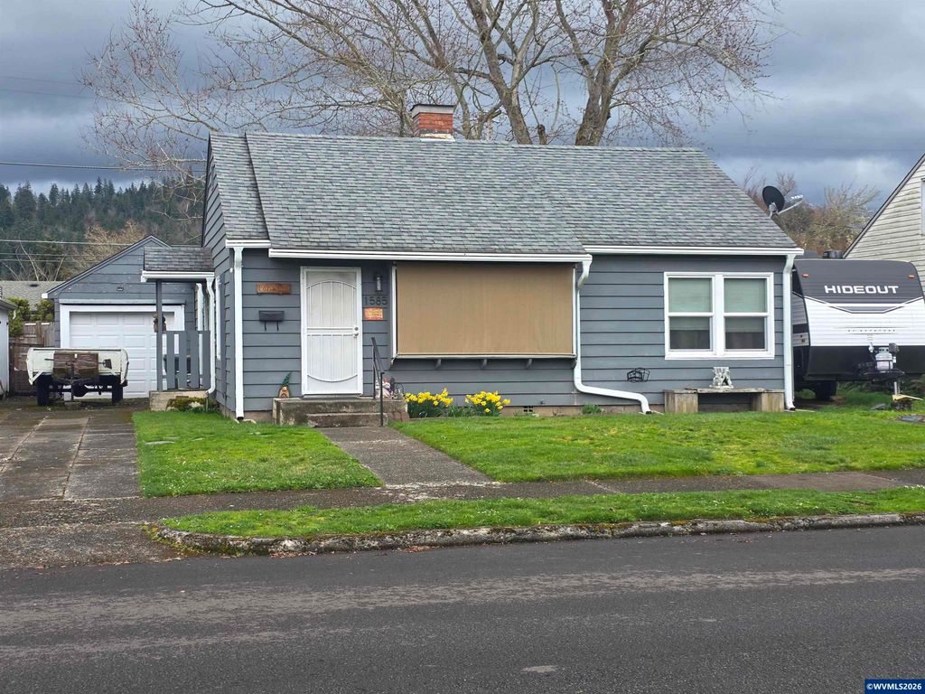 1585 Park Dr, Lebanon, OR 97355