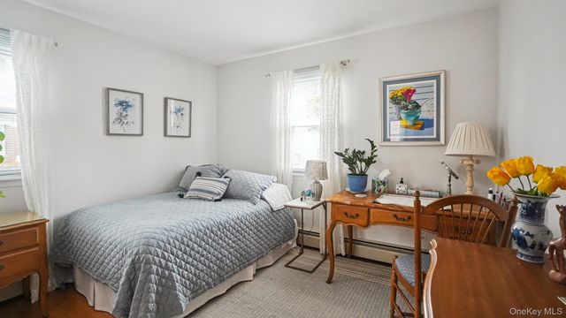 100 E Sunnyside Lane, Irvington, NY 10533