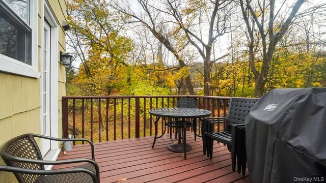 100 E Sunnyside Lane, Irvington, NY 10533