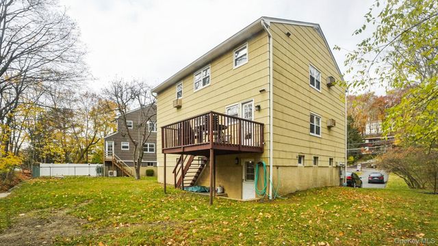 100 E Sunnyside Lane, Irvington, NY 10533