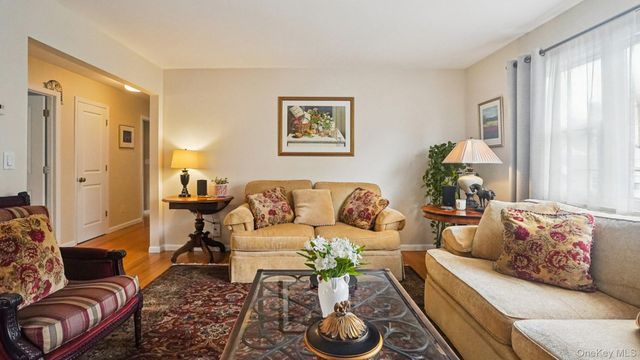 100 E Sunnyside Lane, Irvington, NY 10533