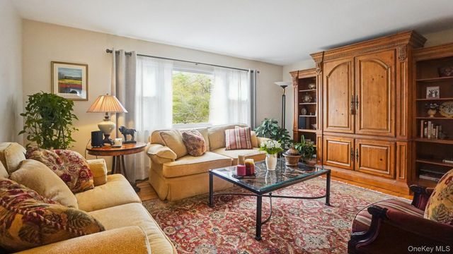 100 E Sunnyside Lane, Irvington, NY 10533