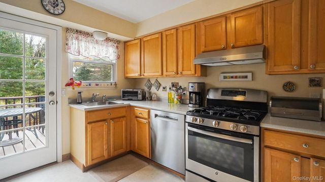 100 E Sunnyside Lane, Irvington, NY 10533