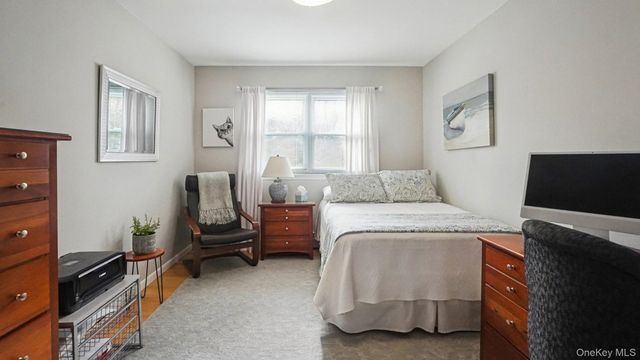 100 E Sunnyside Lane, Irvington, NY 10533