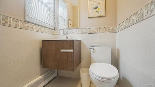 100 E Sunnyside Lane, Irvington, NY 10533