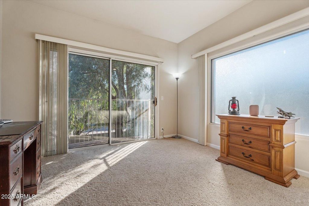 Image 14 of property listing at 6002 N 5TH Place, Phoenix, AZ 85012