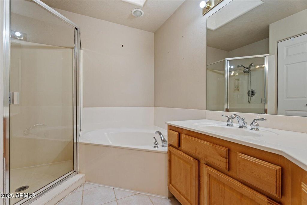 Image 16 of property listing at 6002 N 5TH Place, Phoenix, AZ 85012