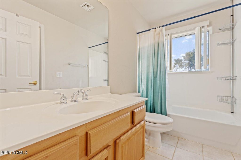 Image 20 of property listing at 6002 N 5TH Place, Phoenix, AZ 85012