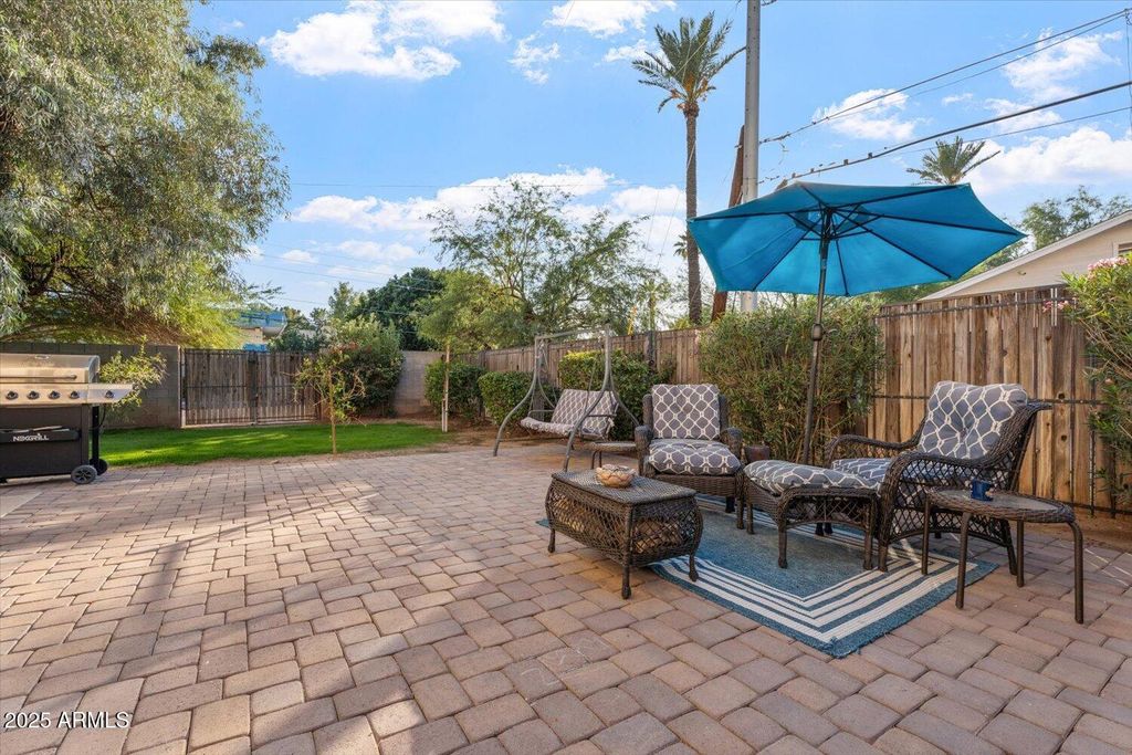 Image 21 of property listing at 6002 N 5TH Place, Phoenix, AZ 85012