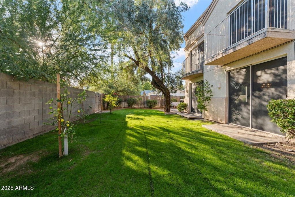 Image 24 of property listing at 6002 N 5TH Place, Phoenix, AZ 85012