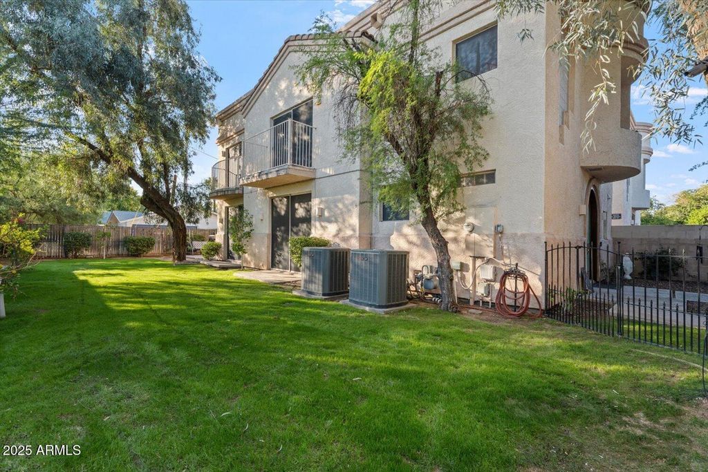 Image 25 of property listing at 6002 N 5TH Place, Phoenix, AZ 85012