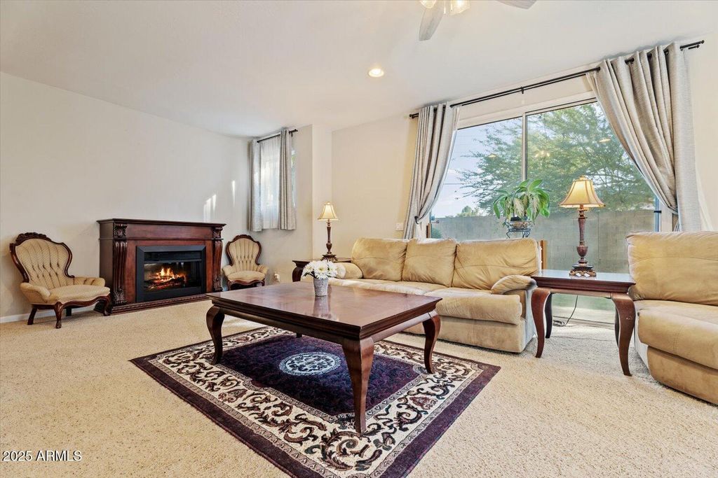 Image 4 of property listing at 6002 N 5TH Place, Phoenix, AZ 85012