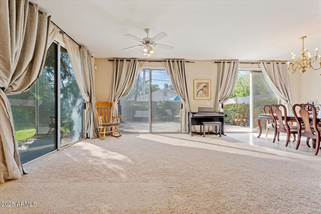 Image 7 of property listing at 6002 N 5TH Place, Phoenix, AZ 85012