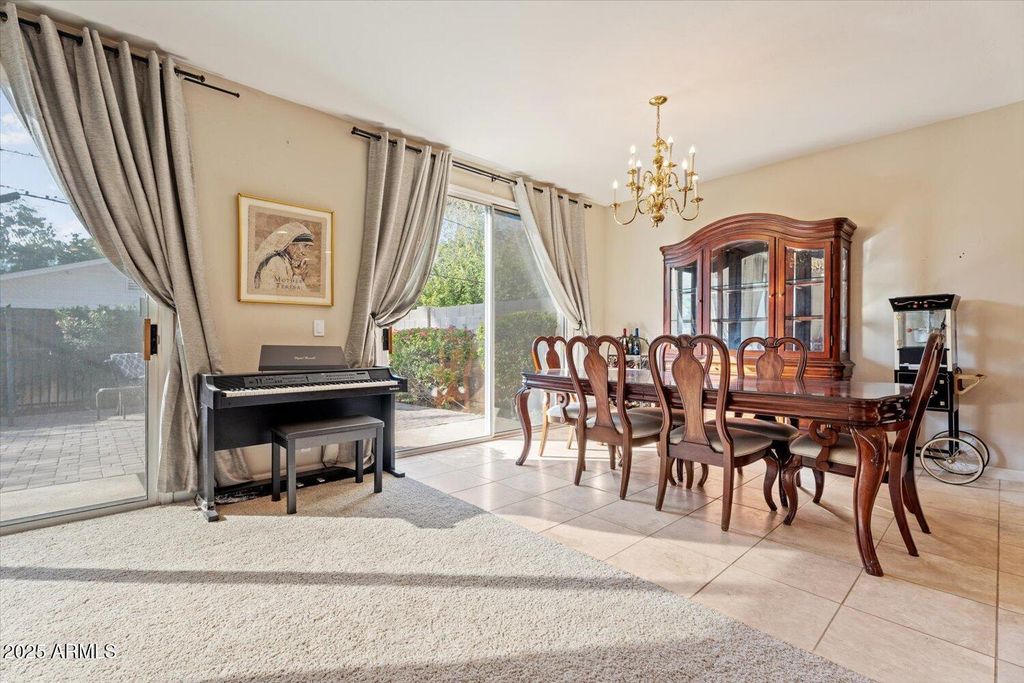 Image 8 of property listing at 6002 N 5TH Place, Phoenix, AZ 85012