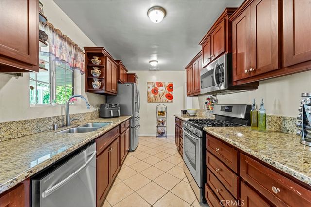 13675 Rayen Street, Arleta, CA 91331