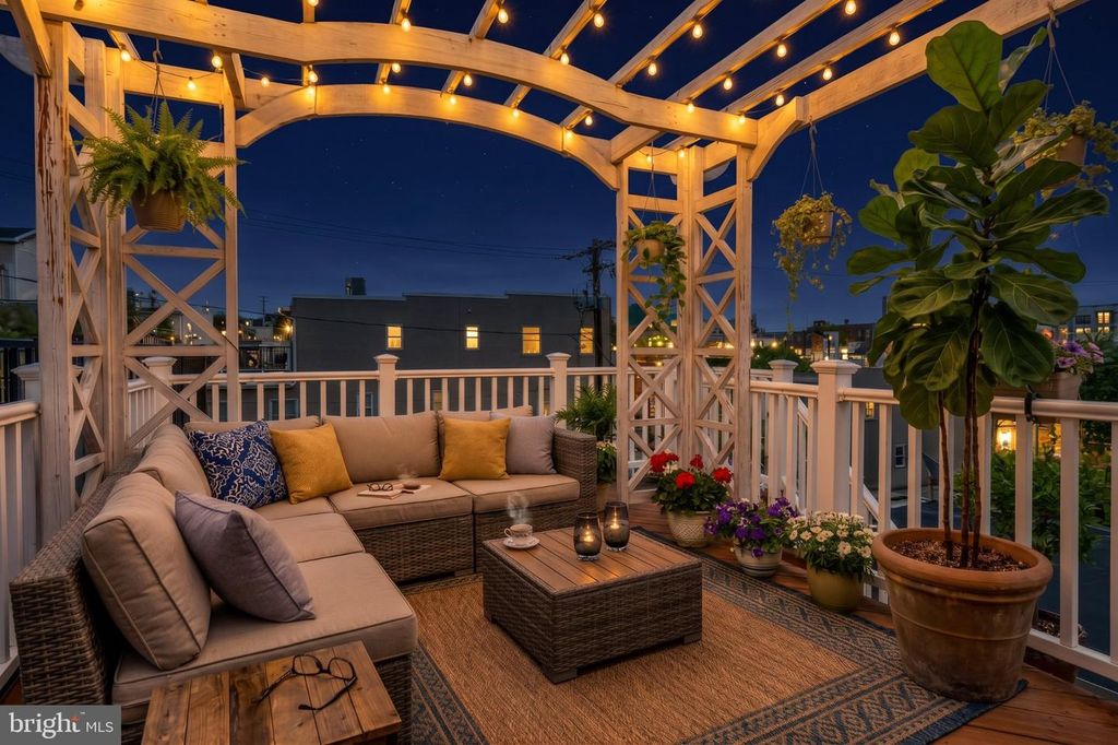 1629 S CHARLES ST, Baltimore, MD 21230
