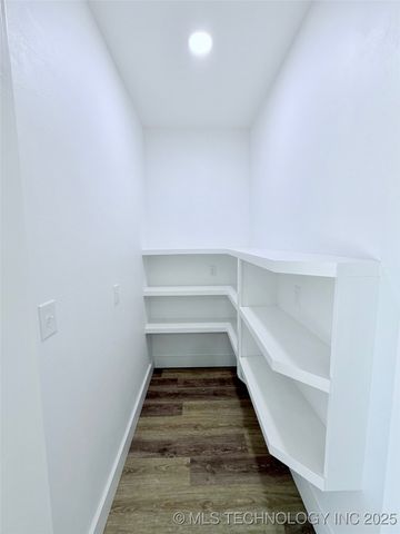 16902 Hackberry Lane, Oakland, OK 73446