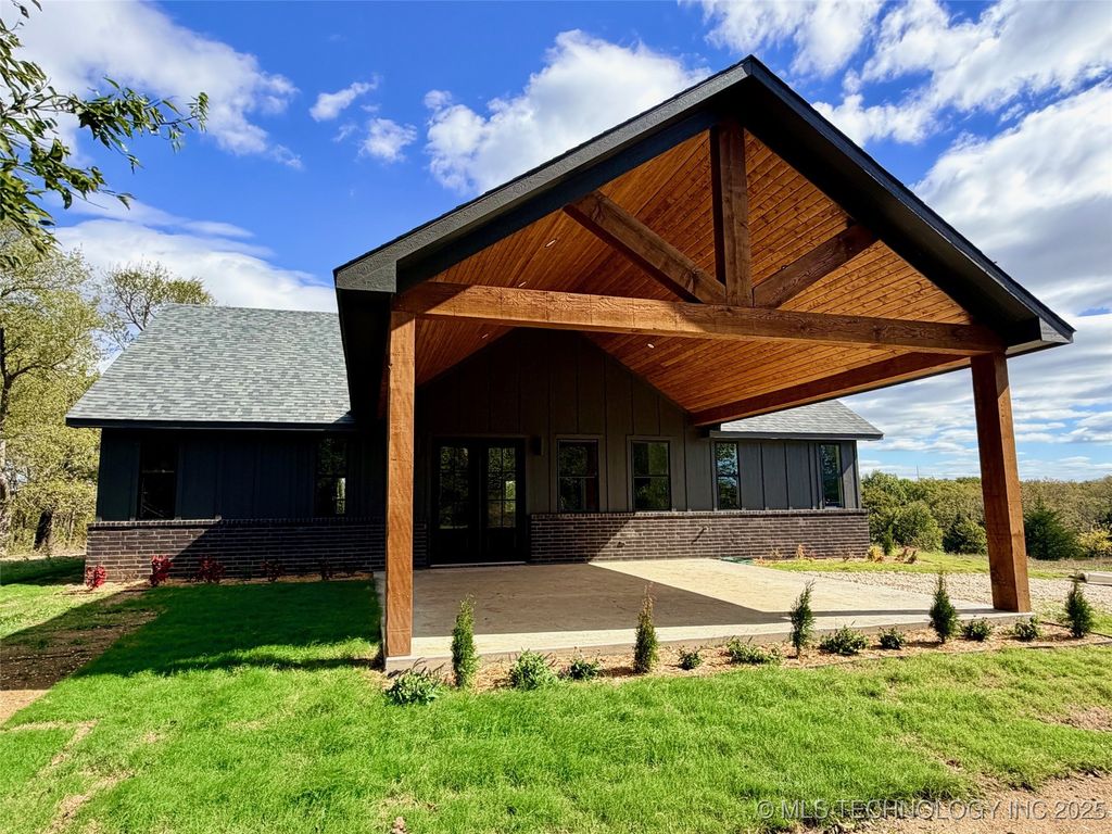 16902 Hackberry Lane, Oakland, OK 73446