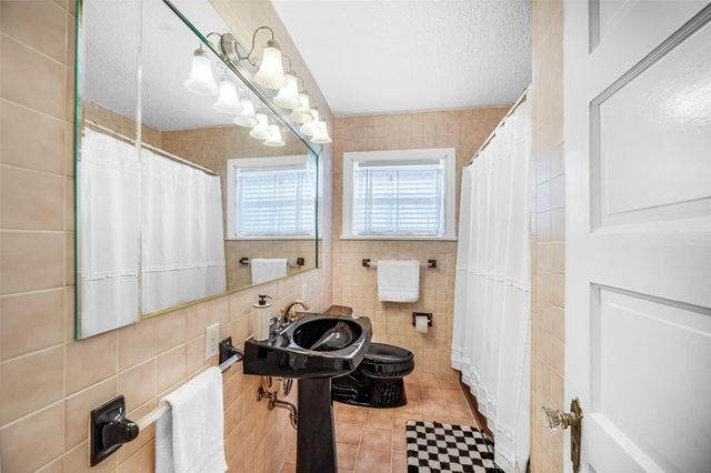 307 W 31st Street, Houston, TX 77018