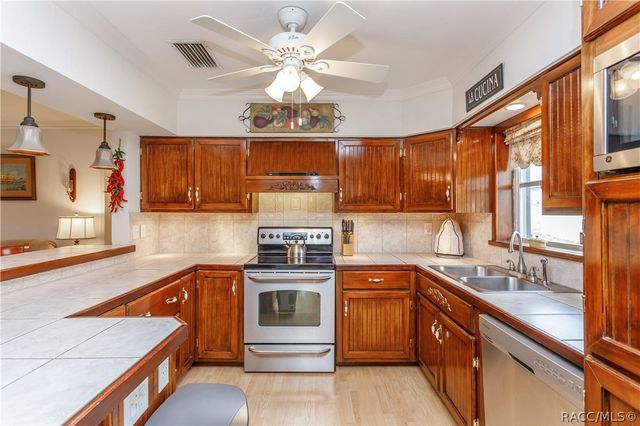 7163 Fireside Street, Spring Hill, FL 34606