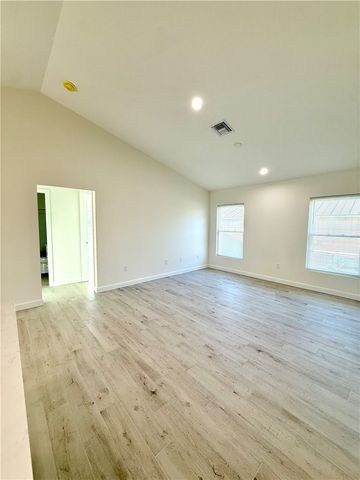 1635 22nd Avenue SW, Vero Beach, FL 32962