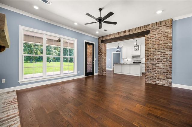 1058 HANNAH Loop, Pineville, LA 71360
