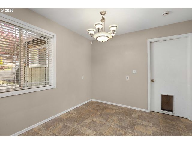 757 Ne CLOVER Ave, Roseburg, OR 97470