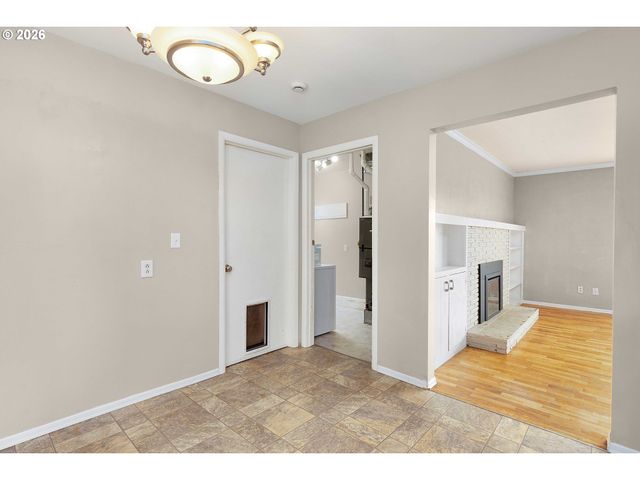 757 Ne CLOVER Ave, Roseburg, OR 97470