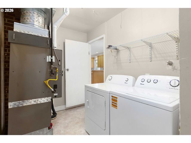 757 Ne CLOVER Ave, Roseburg, OR 97470