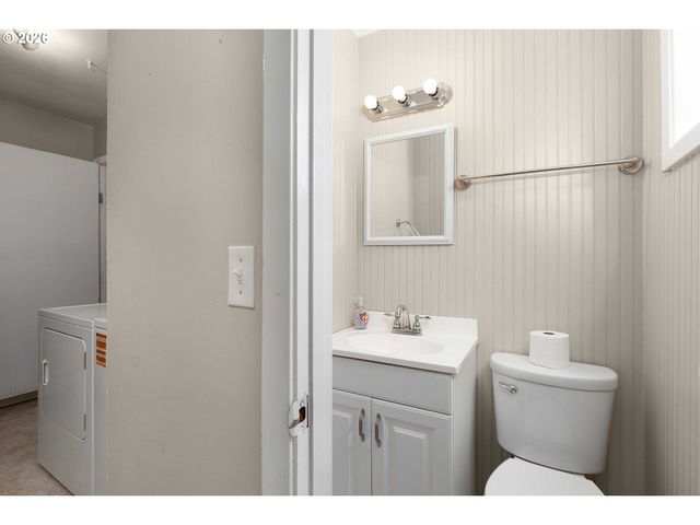 757 Ne CLOVER Ave, Roseburg, OR 97470