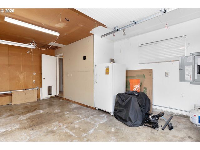 757 Ne CLOVER Ave, Roseburg, OR 97470