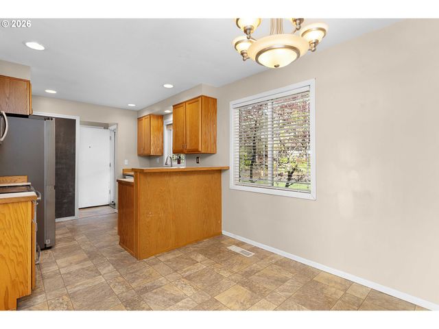 757 Ne CLOVER Ave, Roseburg, OR 97470