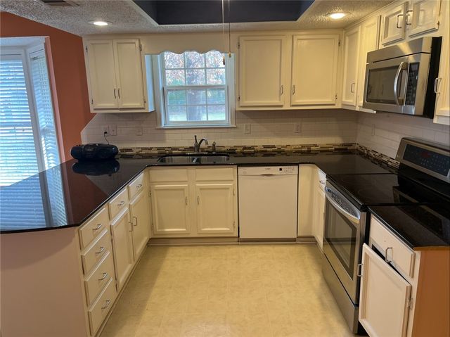 1011 Quail Creek Drive, Russellville, AR 72801