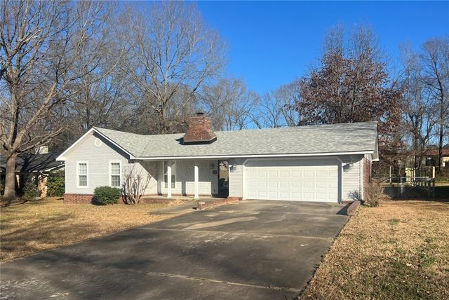 1011 Quail Creek Drive, Russellville, AR 72801