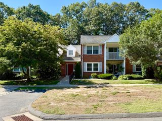 9 Concorde Way B3, Windsor Locks, CT 06096