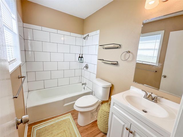 105 Heatonville Drive 5, Huntsville, TX 77320