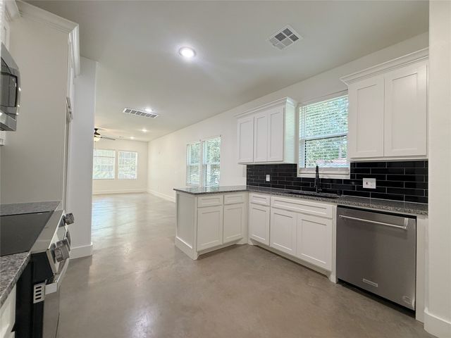 1903 S Lamar, Denison, TX 75021