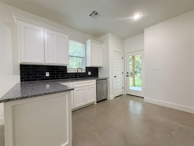 1903 S Lamar, Denison, TX 75021