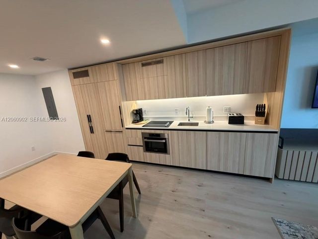 225 N Miami Ave 2904, Miami, FL 33128