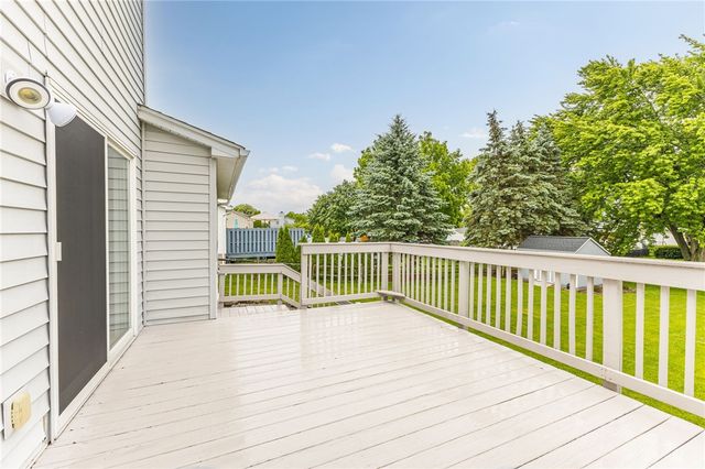 17 Sungrove Lane, Gates, NY 14624