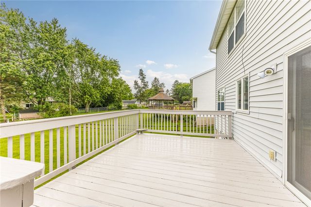 17 Sungrove Lane, Gates, NY 14624