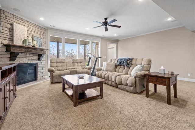 9425 Pinnacle Street, Lenexa, KS 66220