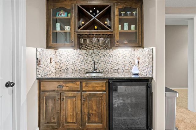 9425 Pinnacle Street, Lenexa, KS 66220