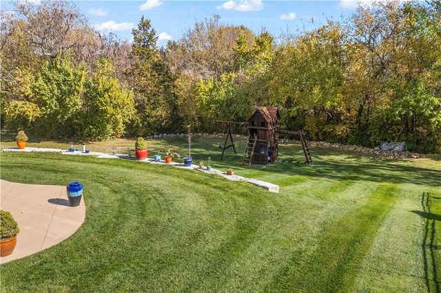 9425 Pinnacle Street, Lenexa, KS 66220