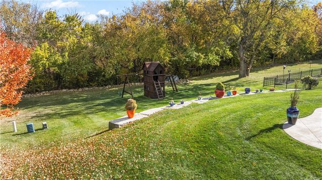 9425 Pinnacle Street, Lenexa, KS 66220