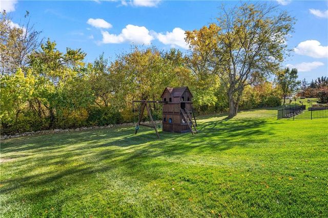 9425 Pinnacle Street, Lenexa, KS 66220