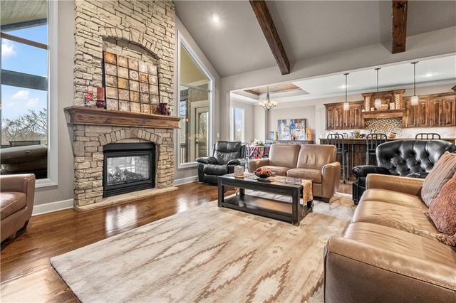 9425 Pinnacle Street, Lenexa, KS 66220