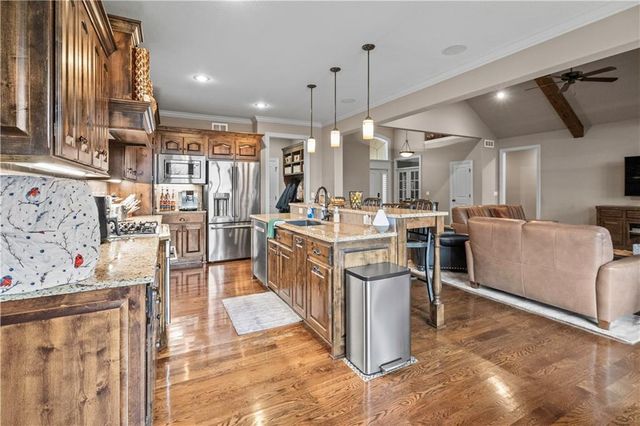 9425 Pinnacle Street, Lenexa, KS 66220