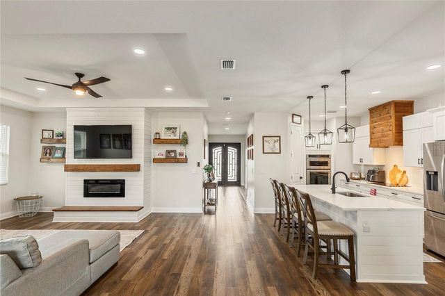 32923 DRAKE ESTATES WAY, Dade City, FL 33525