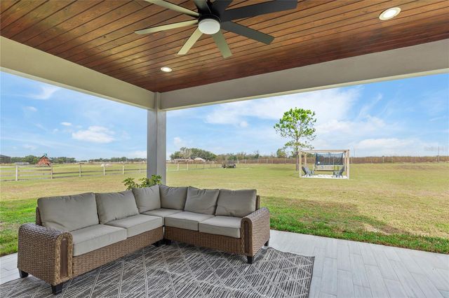 32923 DRAKE ESTATES WAY, Dade City, FL 33525